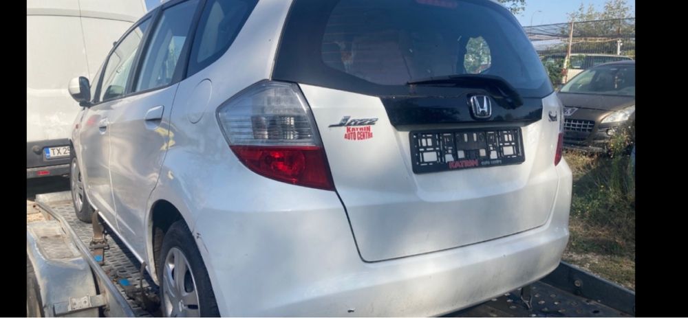 Продава се само на части Honda Jazz 1.2 2011
