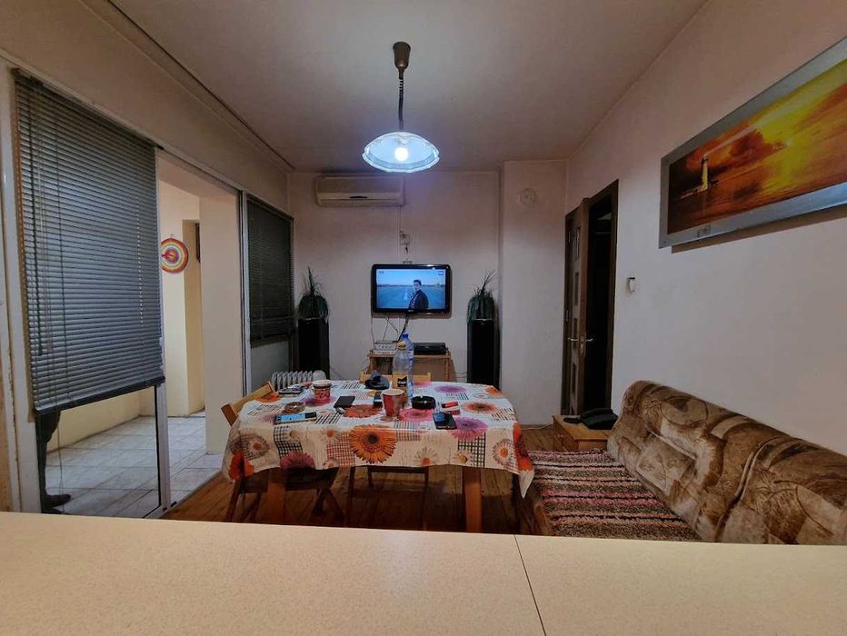 Тристаен апартамент под наем зад Централна Поща