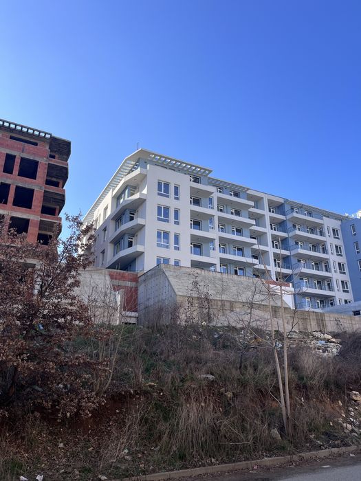 Двустаен апартамент с подземно паркомясто