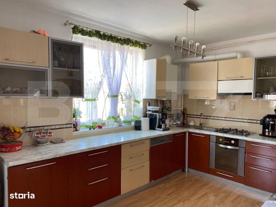 Apartament de vanzare, 4 camere, cu parcare inclusa, Zona Sud