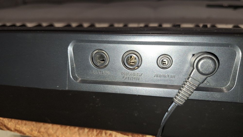 Продам синтезатор