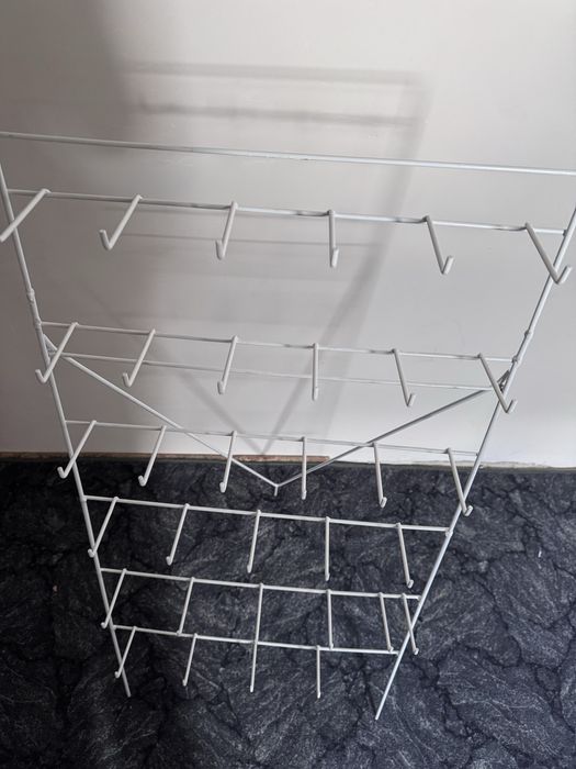 Стелажи за мартеници