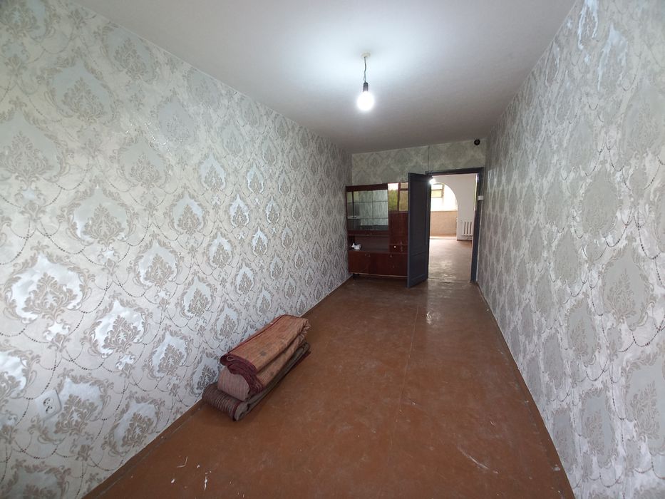 Арендага 3 хона 4 этаж Азиз бозор олдида жойлашган.Агентство