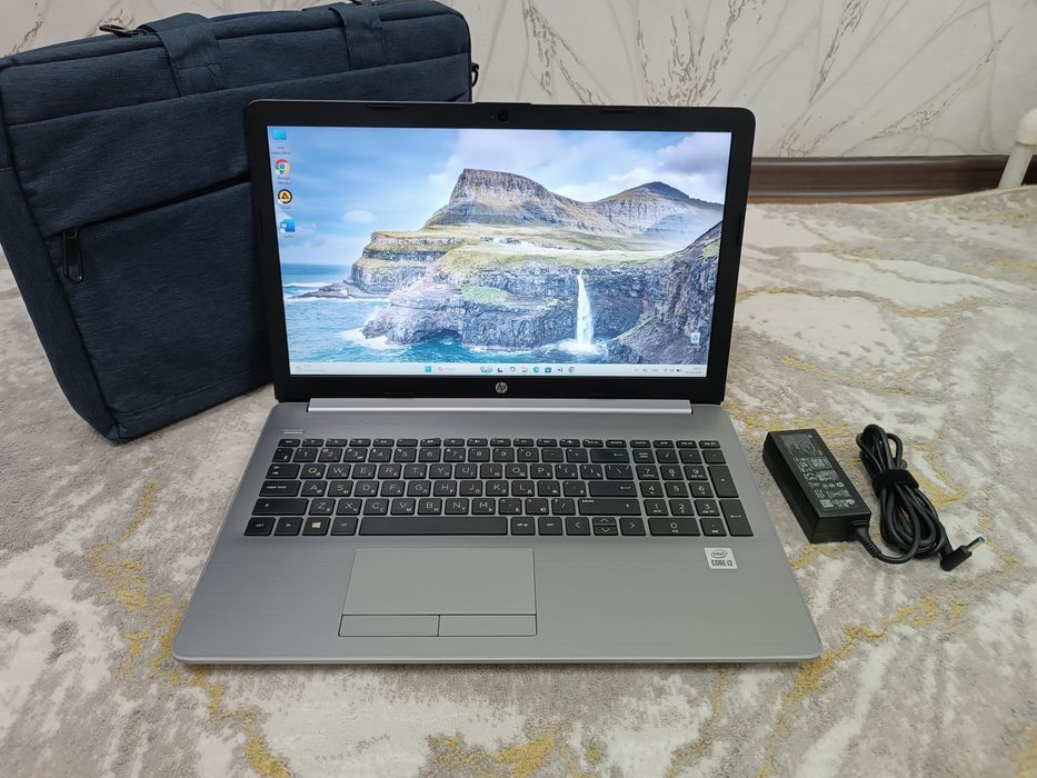 Ноутбук HP i3-10thGen SSD M.2 + Сумка.