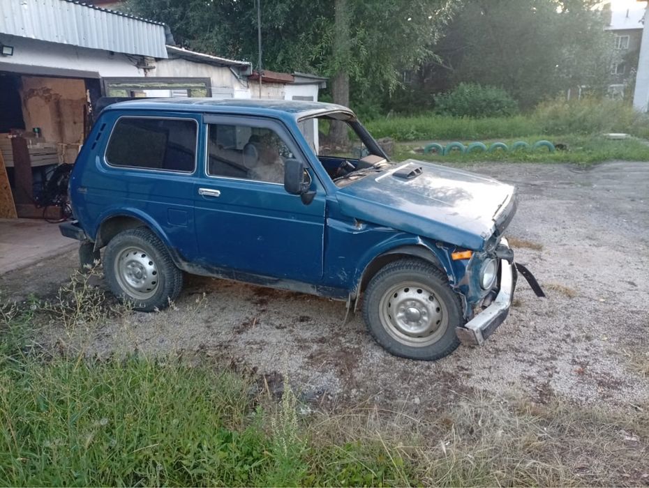 Продам Ниву (аварийная) на ходу
