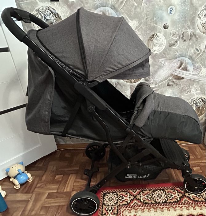 Продам летнюю прогулочную коляску.