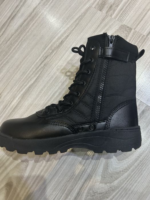 Чисто нови черни кубинки,само пробвани. Номер 39,но отговярят на 38.