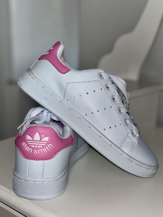 Adidasi, marimi 36,37, 38 si 42