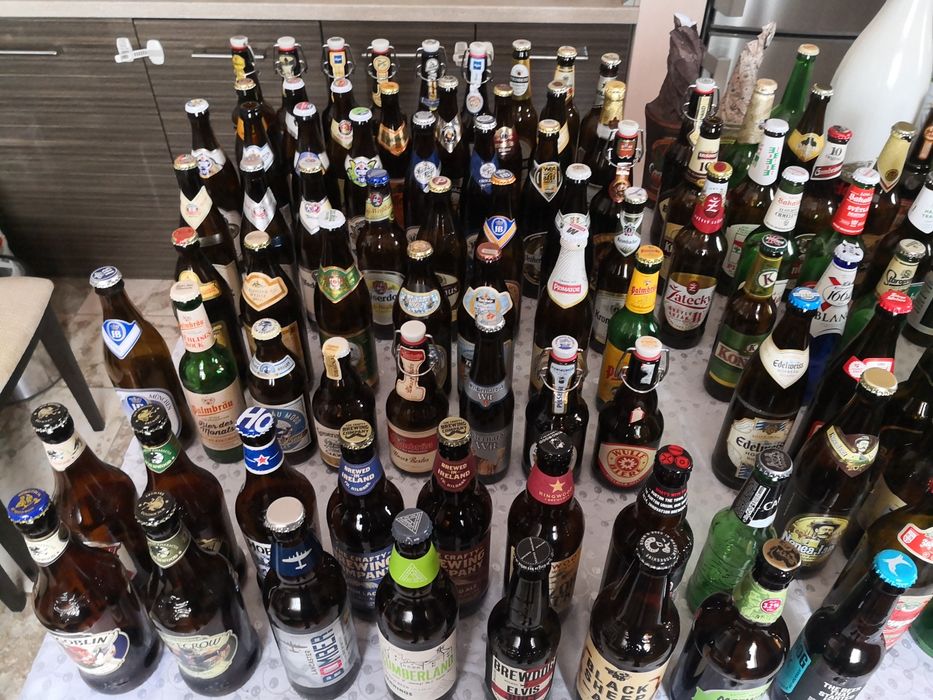 Колекция от 200 бирени бутилки