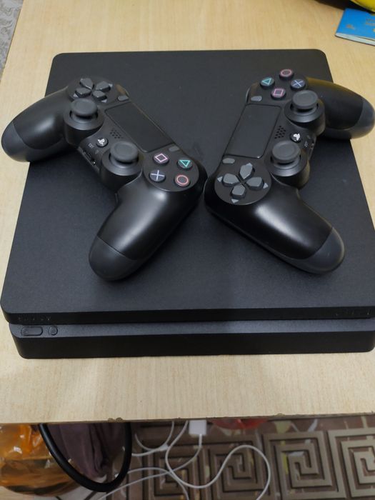 Продаю PlayStation 4 Slim