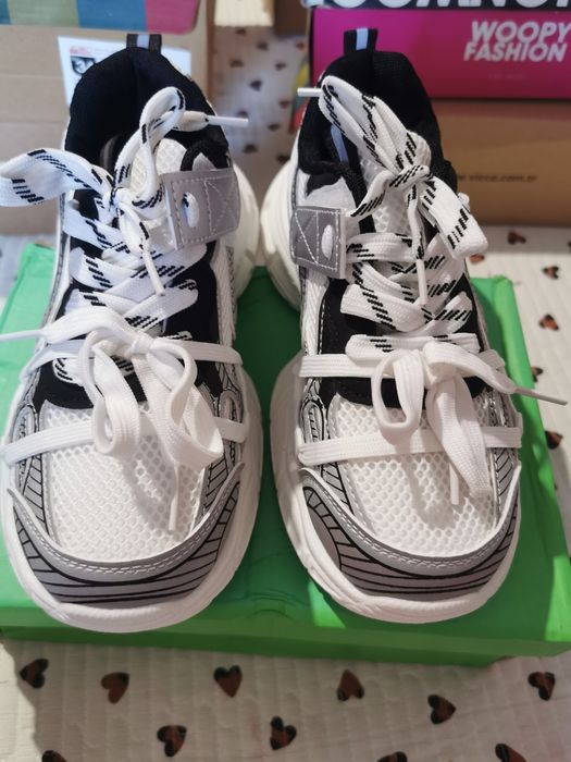 Продам детские кроссовки