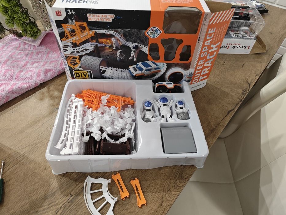 Детски играчки - конструктор, писта, музикална, блокчета и тн