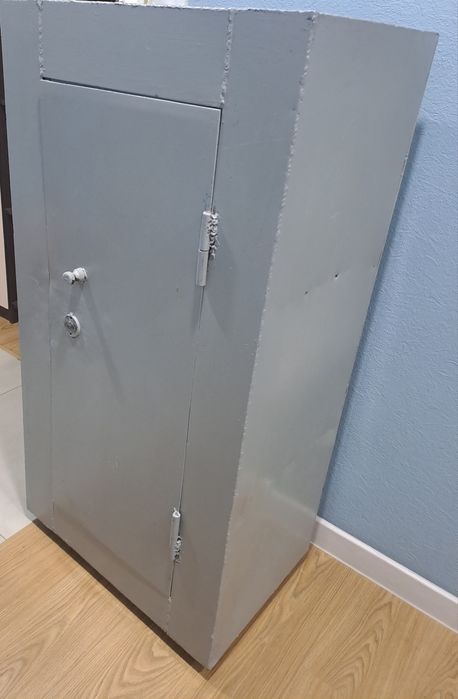 Продам металлический сейф