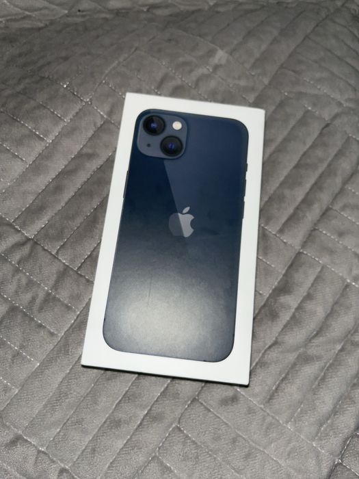 IPhone 13 темно синий