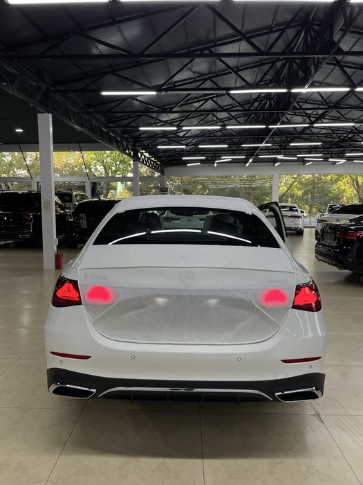 Mercedes-Benz E300 W214 Full option