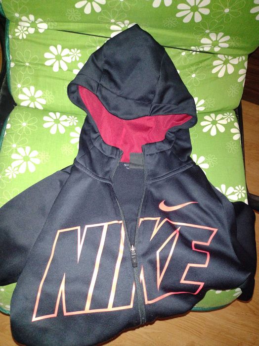 Дамско Nike горнище.Размер М, Отлично състояние.