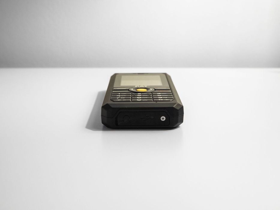 NOU - Telefon CATERPILLAR CAT B30 - în cutie Iasi • OLX.ro