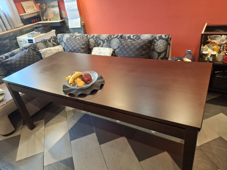 Продавам дървена маса