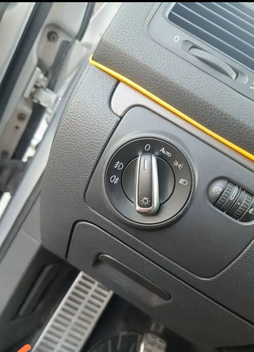 Vând Golf 5 1.9 tdi