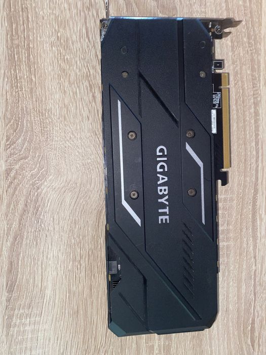 Vand placa video GTX 1660Ti