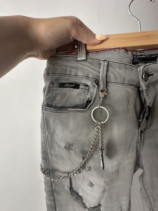 Чисто нови черни дънки