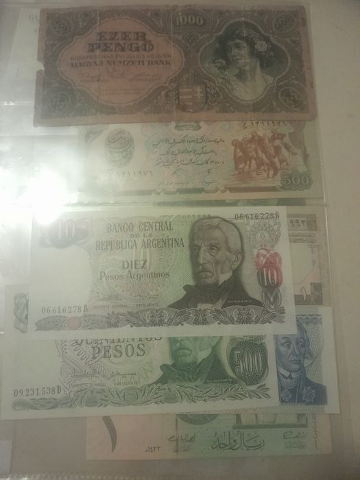 Vand 59 de bacnote aștept oferte