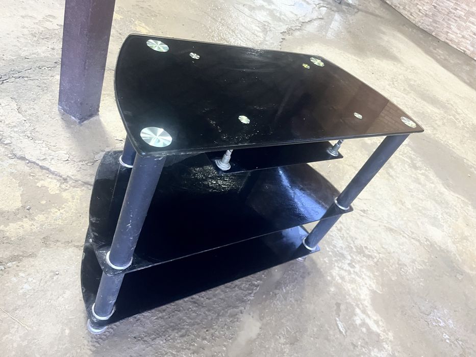 Подставка стеклнна под телевизор