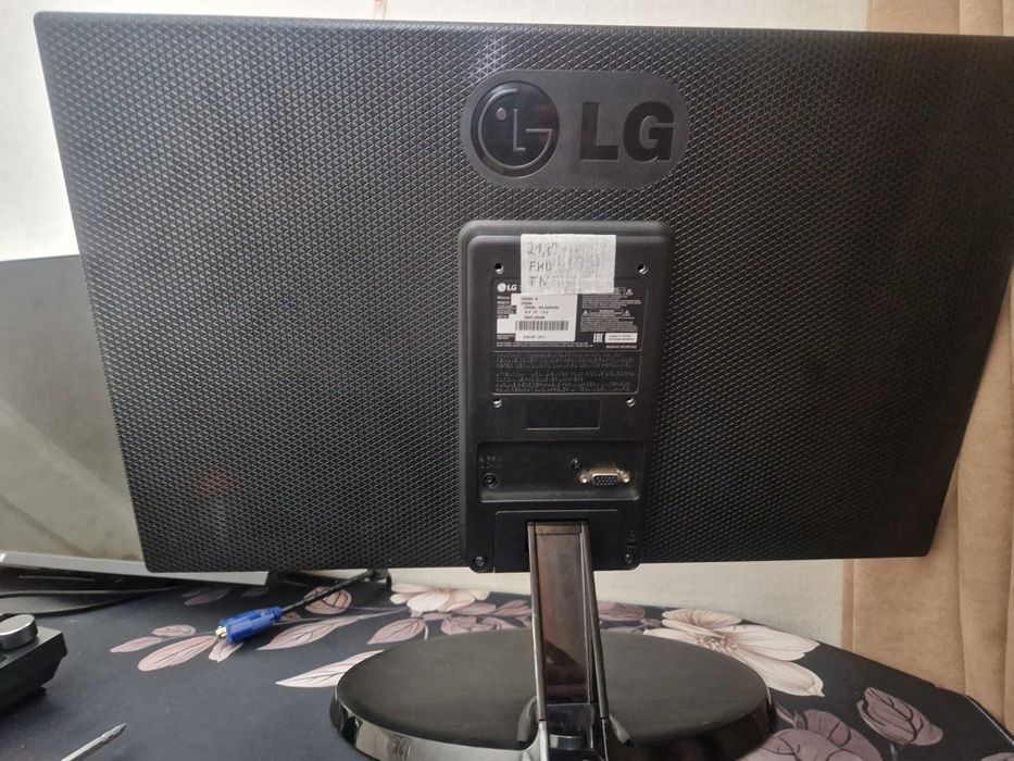Монитор LG (рабочий, без БП)