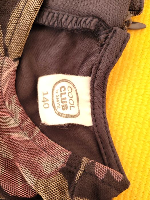 Vand doua rochite marca Waikiki si Smyk