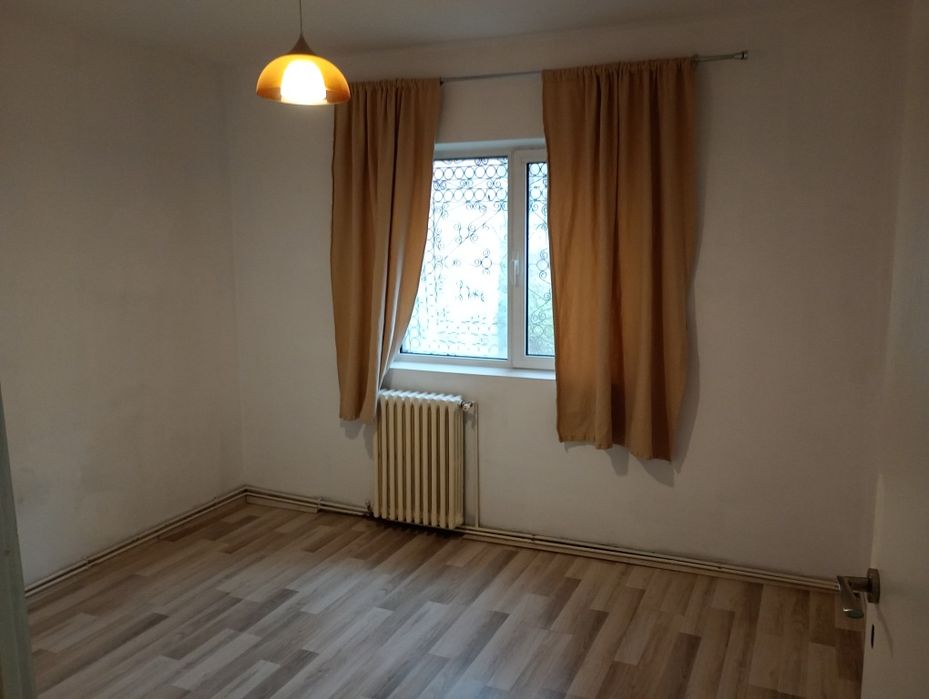 Apartament 3 camere decomandate parter langa starea Civila