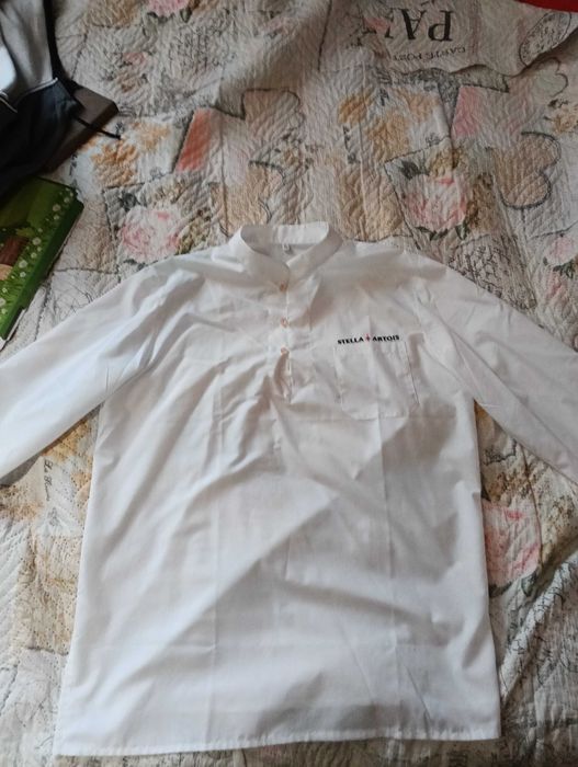 Рекламна риза на "Stella Artois".