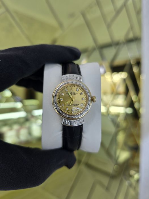 Продам женские Ролексы с россыпью бриллиантов, золотые 585 пробы