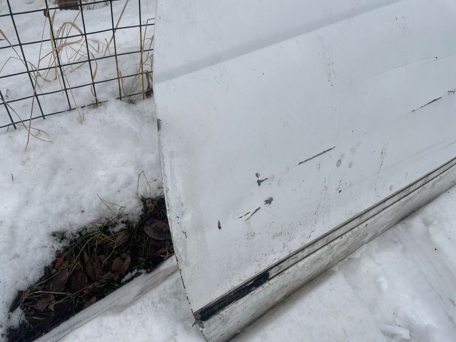 Продаётся дверь Тайота карина е