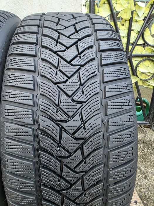 Vând patru anvelope de iarna dunlop  235 50 18 dot 0423