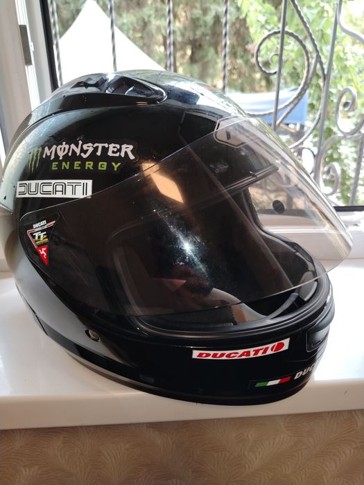 Мото  профессиональный шлем  от  Ducati