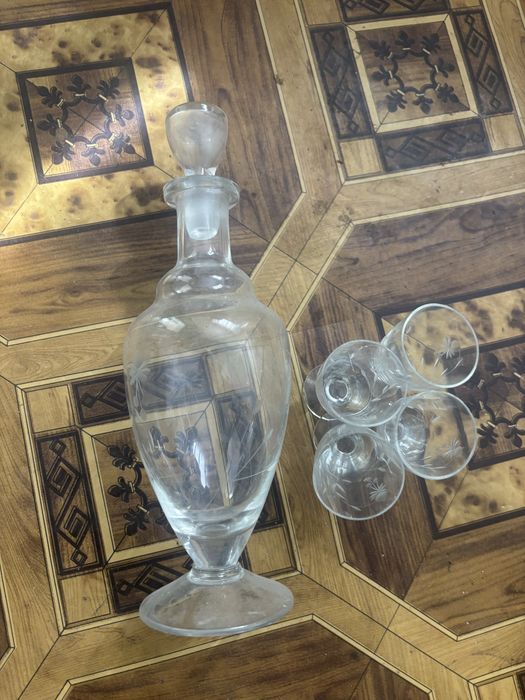 Carafa  cu 4 pahare !!