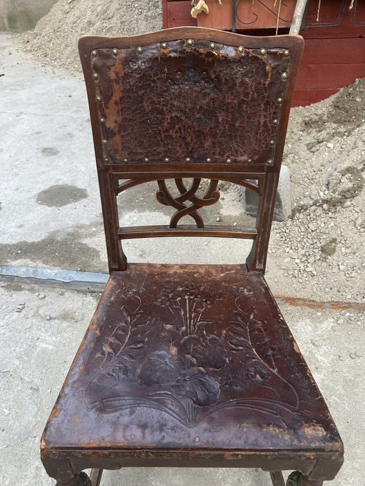 Scaune vechi de colectie