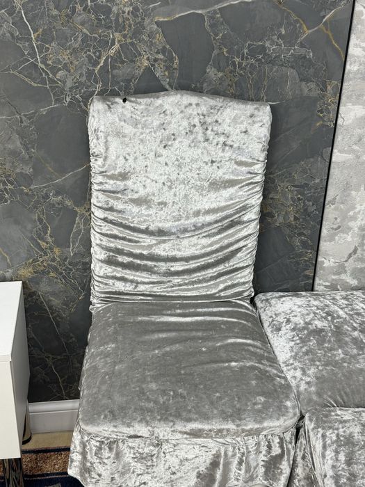 Овальный стол со стульями