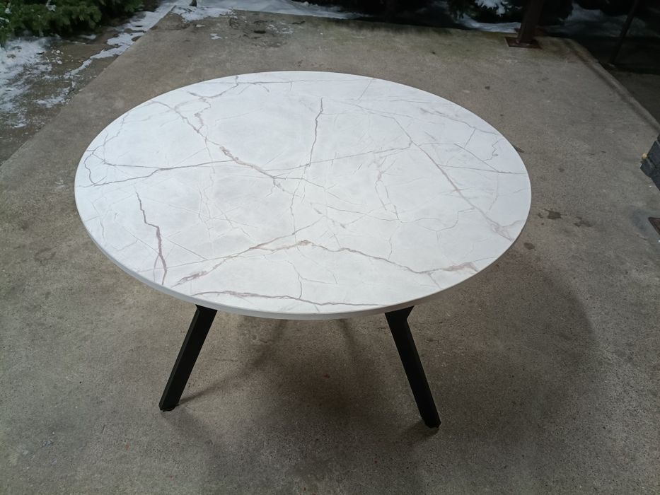 Стол новый  срочно