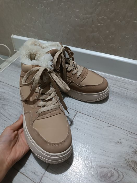 Новая зимняя ботинка