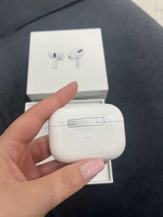 Продаю airpods pro оригинал, с коробкой