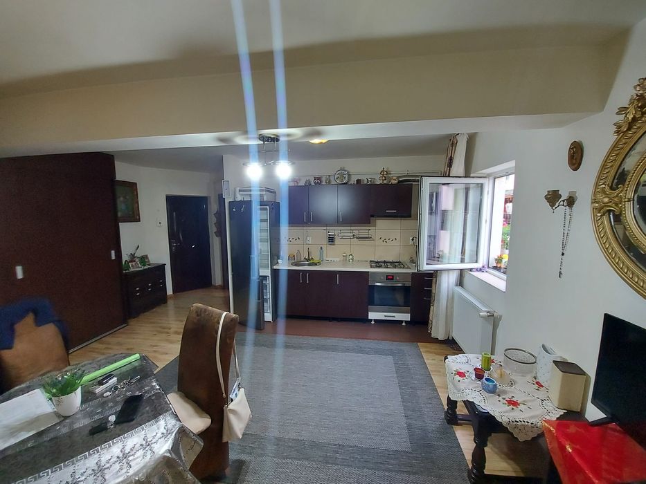 Închiriez apartament