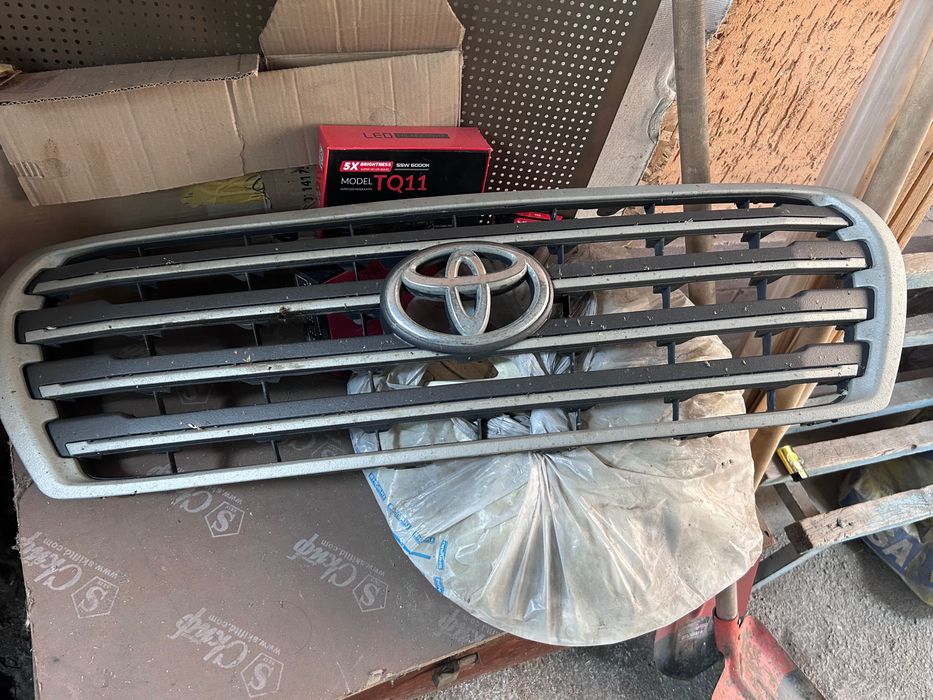 Продам решетку радиатора ленд крузер 200