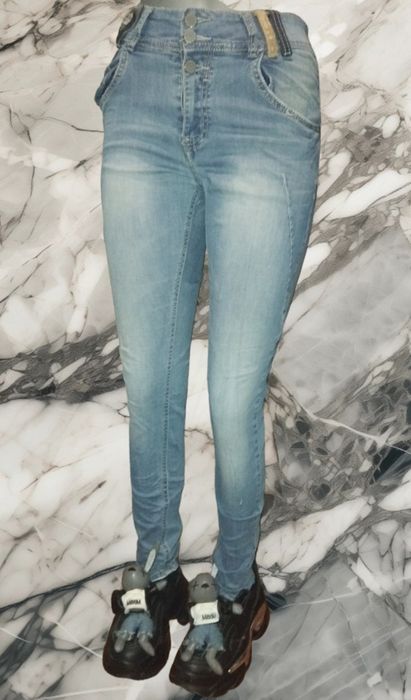 Дамски нови дънки по 20лв