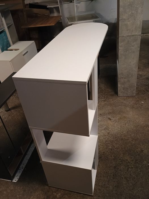 Висок бар плот с рафтове