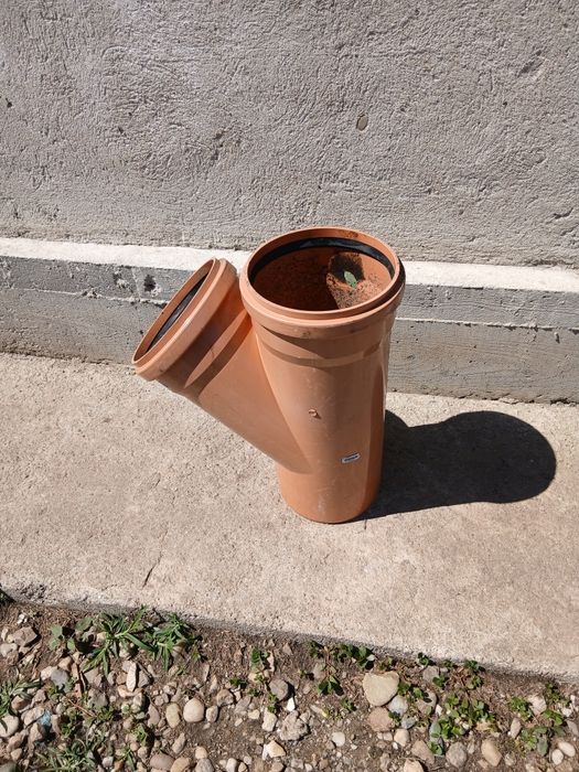 De vinzare 2 geamuri velux in stare buna si restul ce se vede in poza