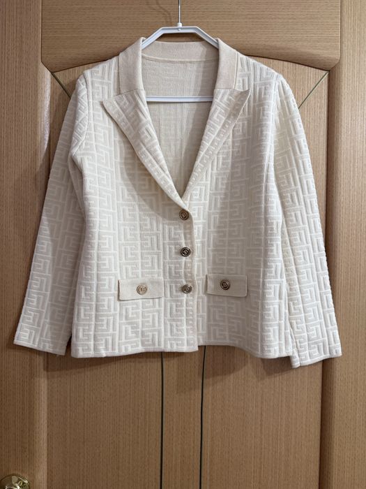 Посмотрите какой элегантный пиджачок