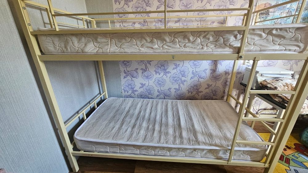 Двухъярусная детская кровать.