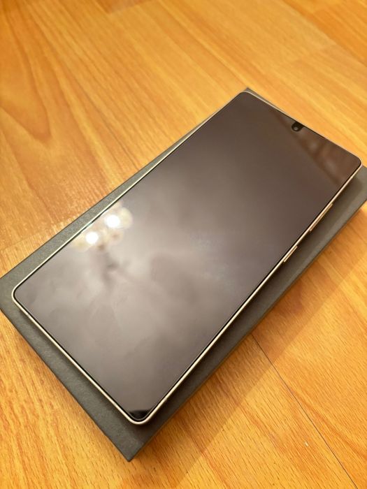 Vând samsung s25 ultra impecabil