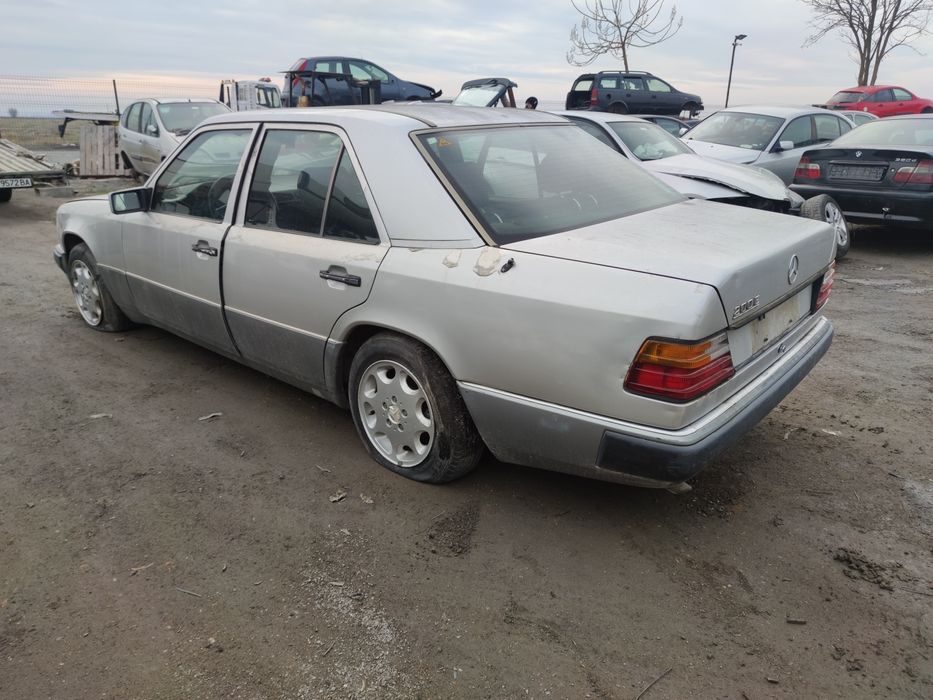 Мерцедес 124 Е200 /Mercedes-Benz 124 E200 на части
